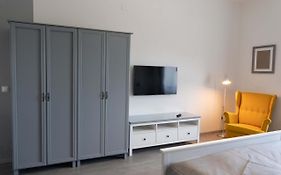Kunfoglalas Apartmanhaz