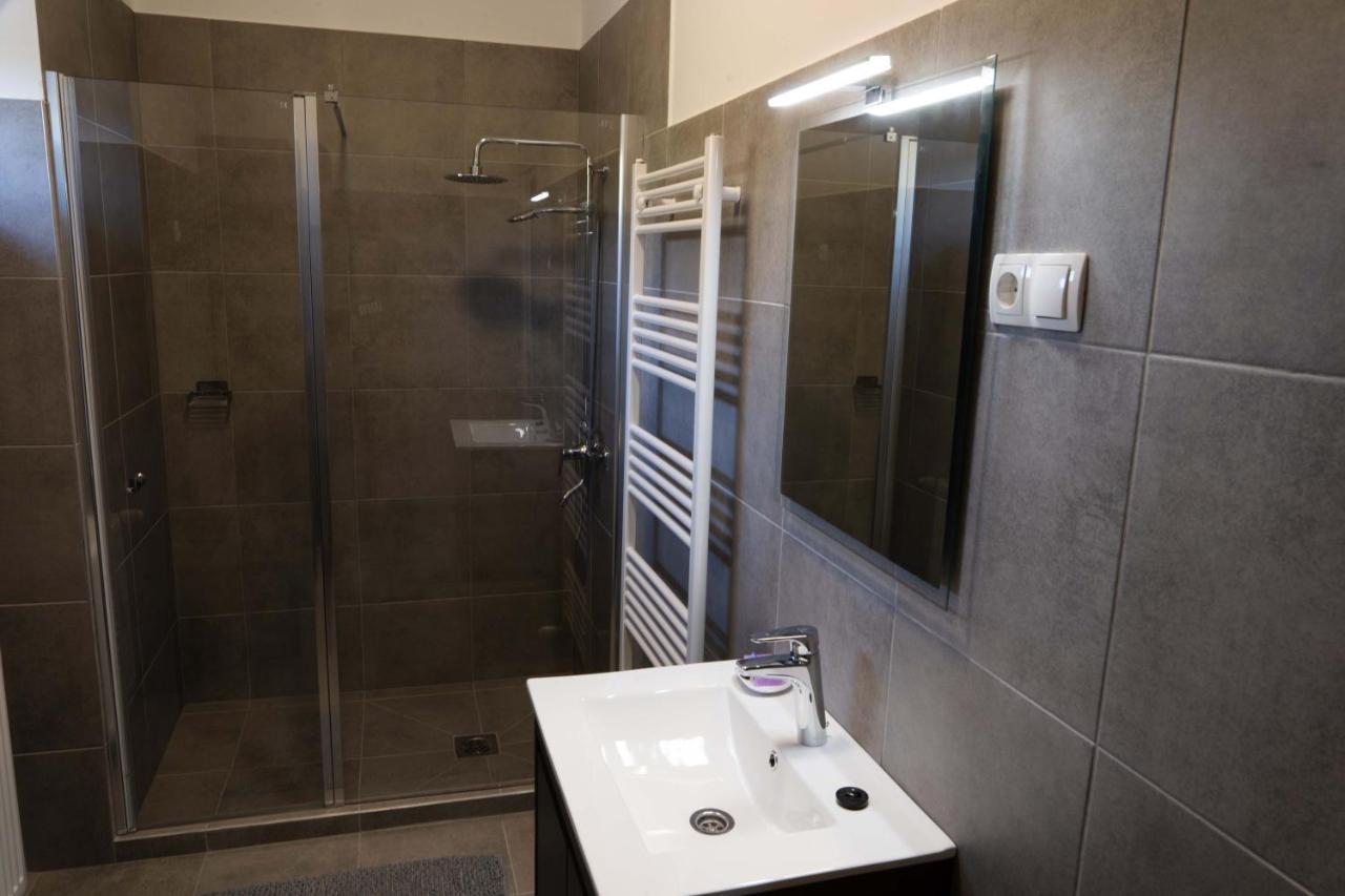 Kunfoglalas Apartmanhaz Kisujszallas Zewnętrze zdjęcie